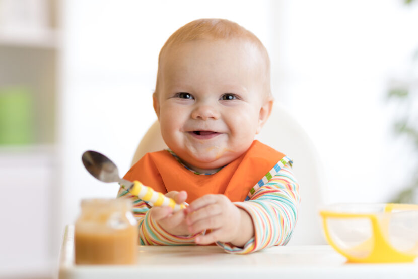 Baby streckt Zunge raus 8 harmlose + 6 ernste Gründe Babyartikel.de Magazin