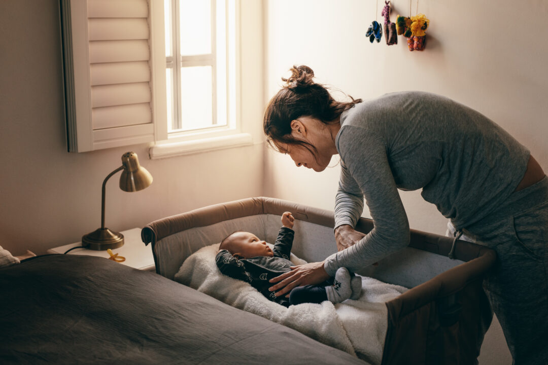 Wunderschne Babys Im Elternbett Ebenbild