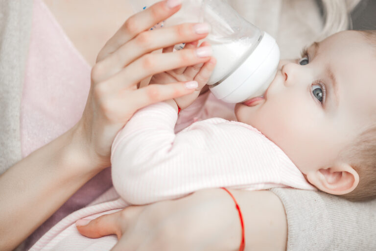 Trinkmenge für Dein Baby: Tabelle & alle Infos | Babyartikel.de Magazin