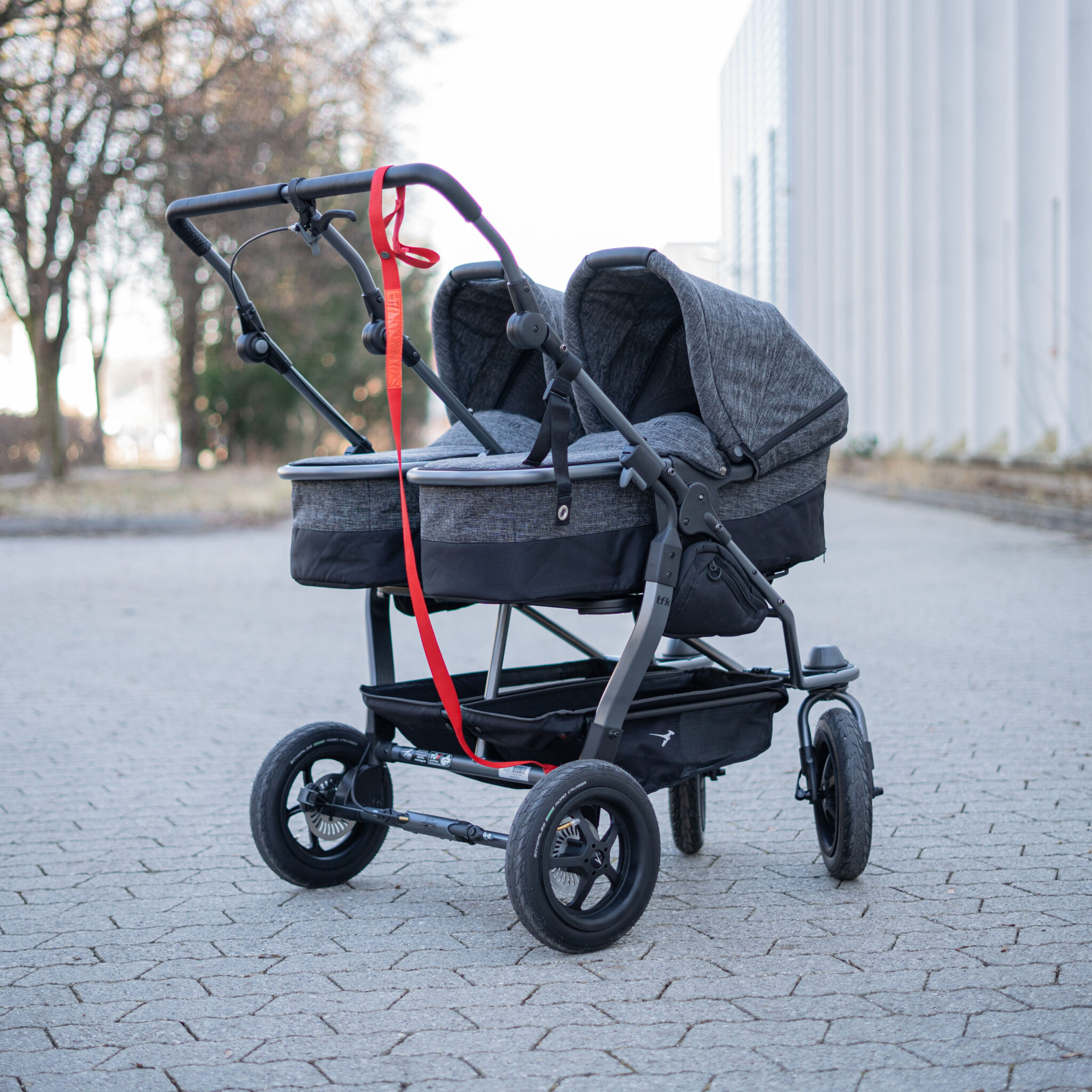 Zwillingswagen Ade Der Perfekte Kinderwagen Fur Geschwister Unterschiedlichen Alters