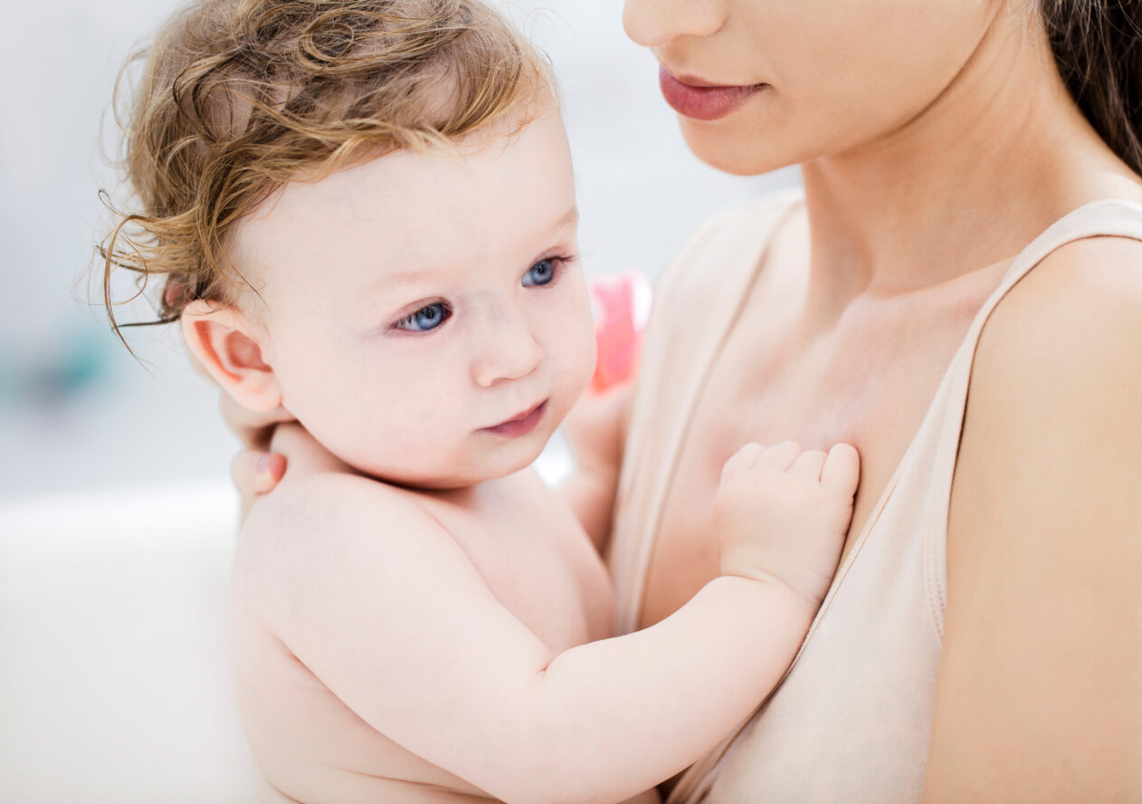 Baby 10 Monate: Alles über Schlaf, Essen & Entwicklung | Babyartikel.de