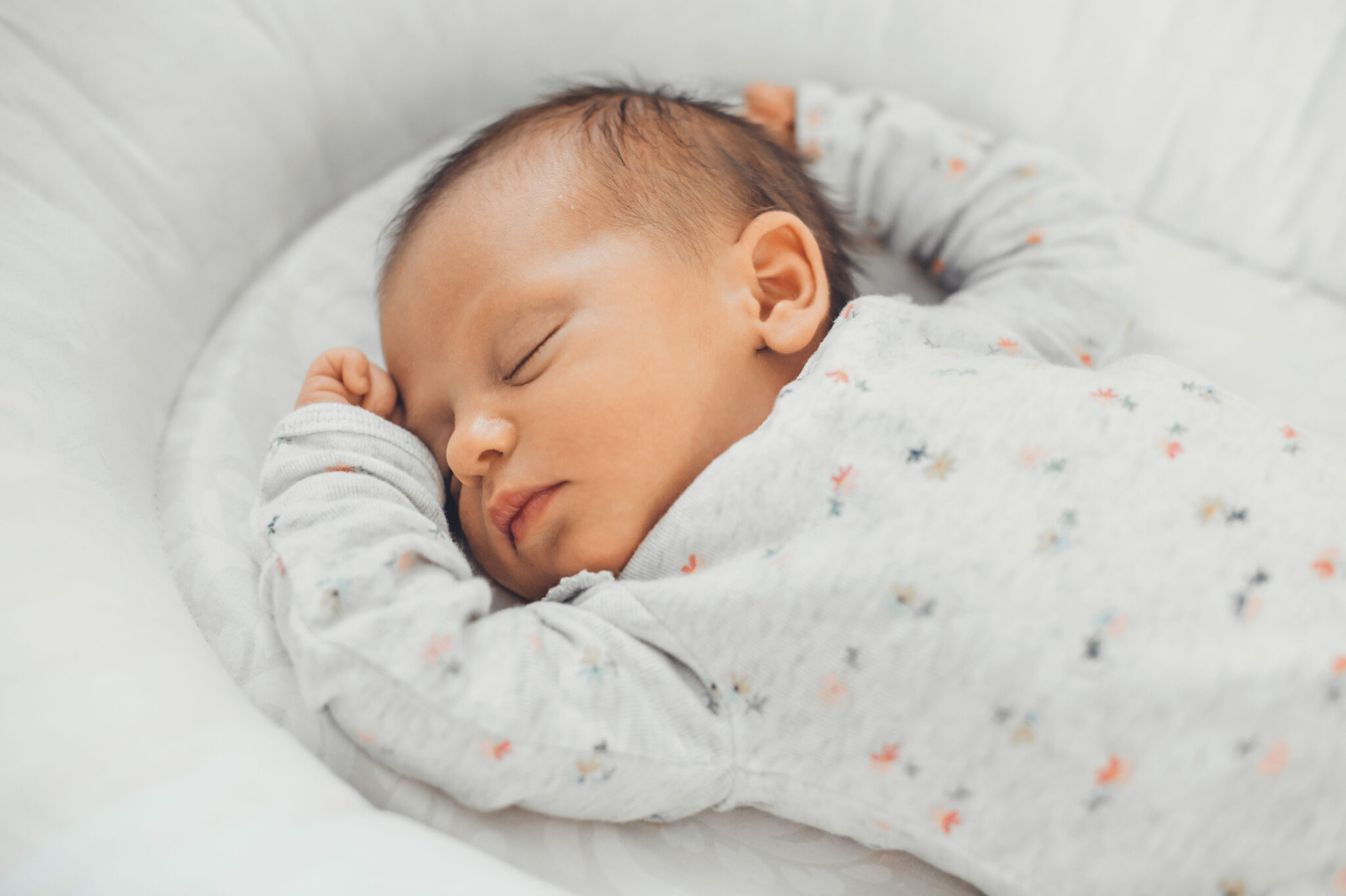 Baby 2 Monate Entwicklung, Tagesablauf, Schlaf & Gewicht
