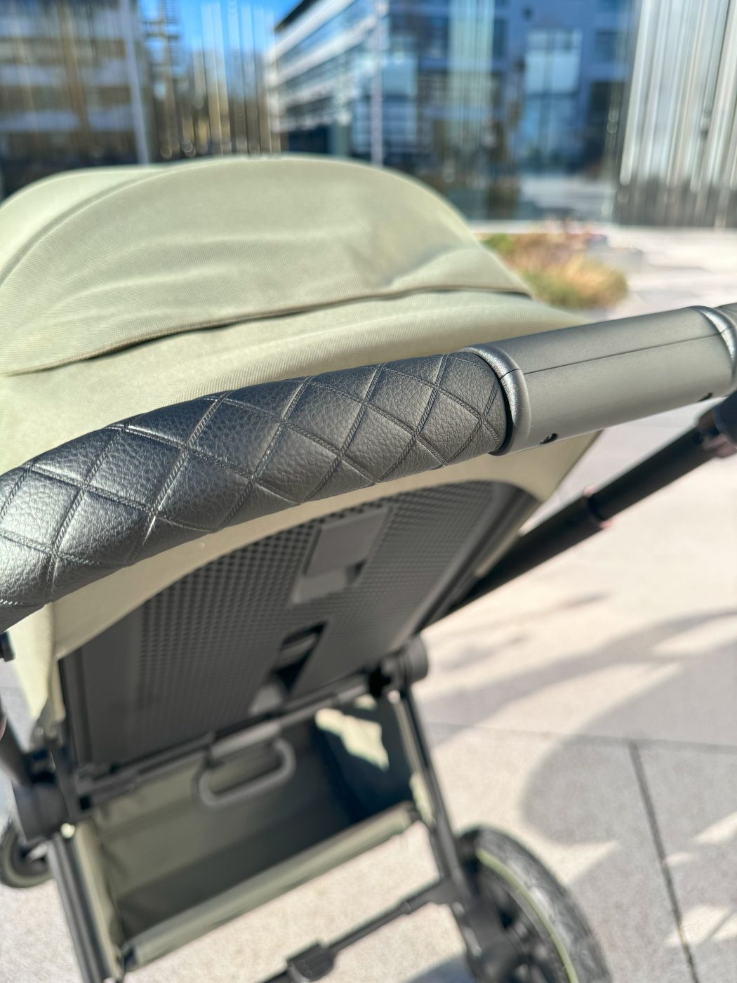 Passeggino Moon Resea+ Onyx: City Life, Compatto, Con Ruote In Gomma E Sospensioni